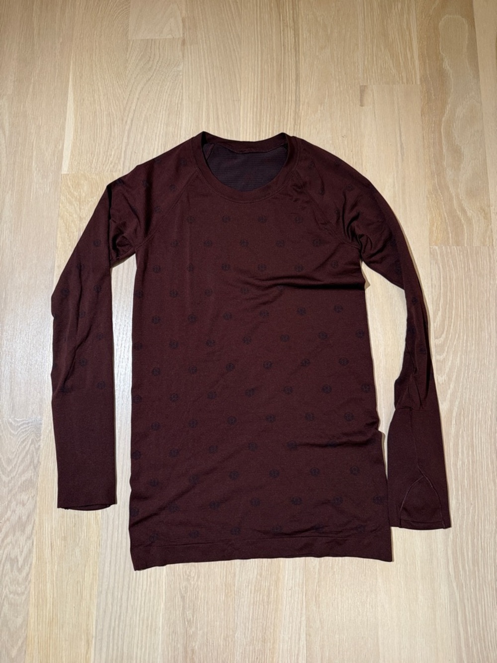 Lululemon logo swiftly